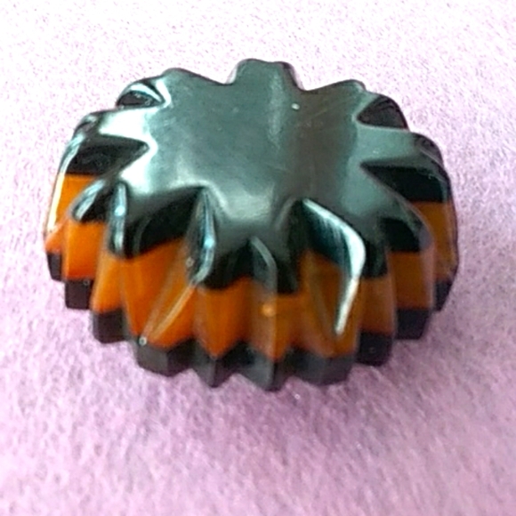 Vintage Bakelite Buttons (Pair) - Picture 2 of 5